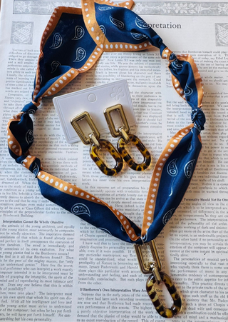 NEW ARRIVAL-Animal-inspired earrings with a matching fabric necklace-W RTS