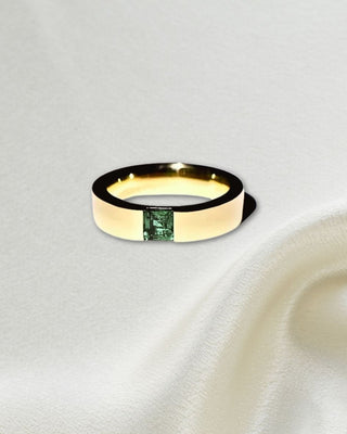 Gold-Plated Unisex Emerald Gemstone Finger Ring