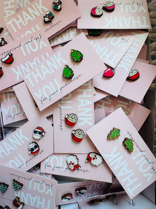 Assorted Christmas themed wooden studs-W