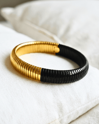 18K Gold & Black Ribbed Stackable Stretchy Bracelet-W