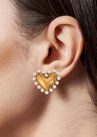 Pearl-Embellished Retro Heart Stud Earrings